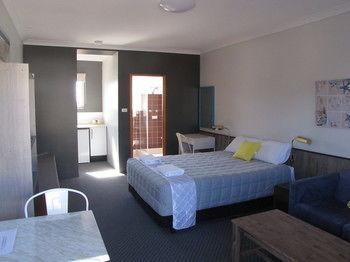Of The Town Motor Motel 3*